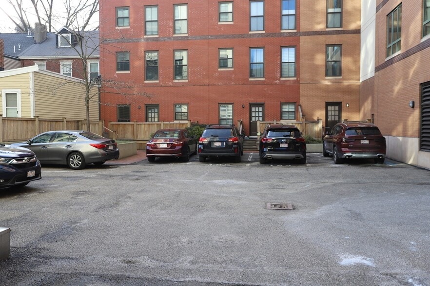 Building Photo - 20 2nd St