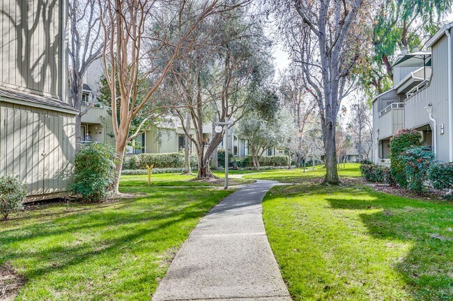 Building Photo - 2/2 Downstairs Condo in a Great Location Nestled Behind EBAY in The Hamilton Corners Community