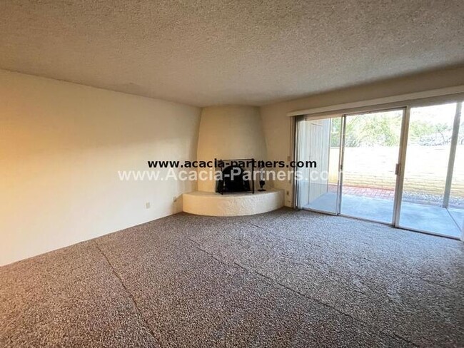 Building Photo - Eastside Townhome