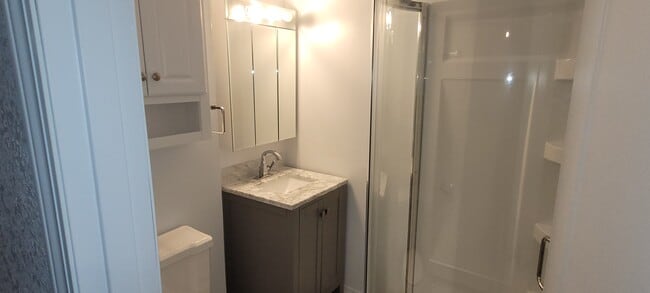 Building Photo - 2124 Maple Ave