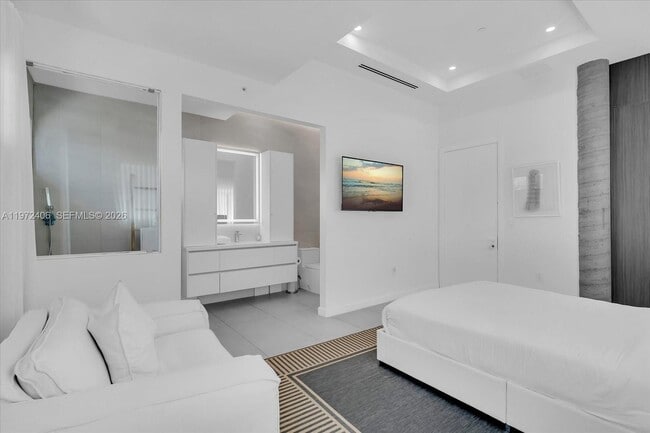 Building Photo - 11 Century Ln