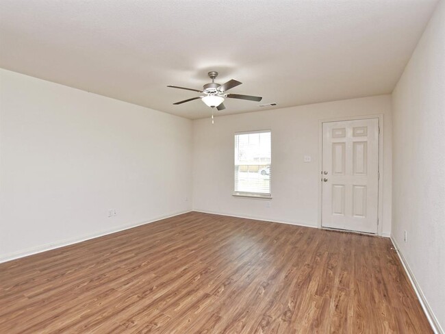 Building Photo - 341 Cres Park Dr