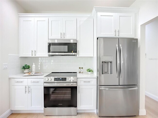 Building Photo - 2960 Sandringham Pl