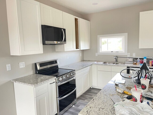 Building Photo - Newly rebuilt house in the heart of Elkhorn