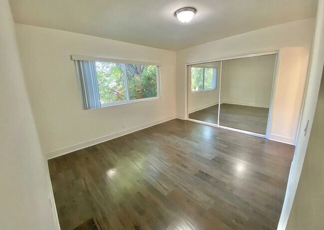 Building Photo - 5302 Comercio Ln