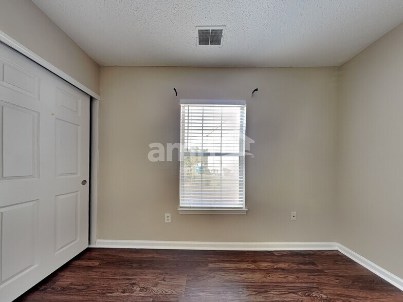 Building Photo - 25 Waterway Dr