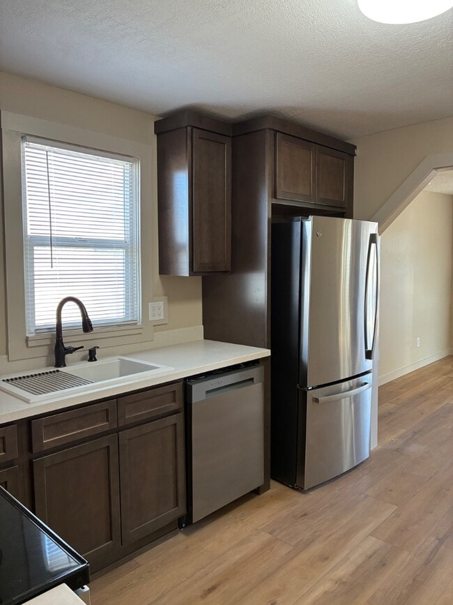 Building Photo - 910 Conant Ave