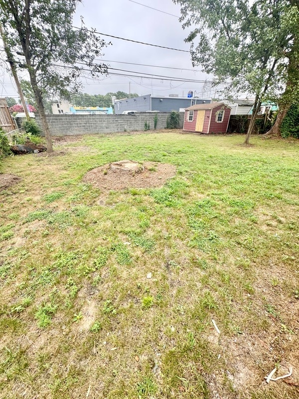 Building Photo - 6012 Mann Ave