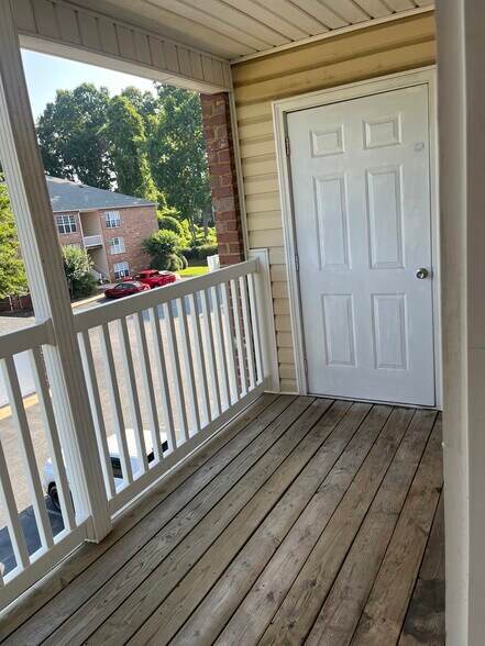 Building Photo - 3716 Cotswold Ave
