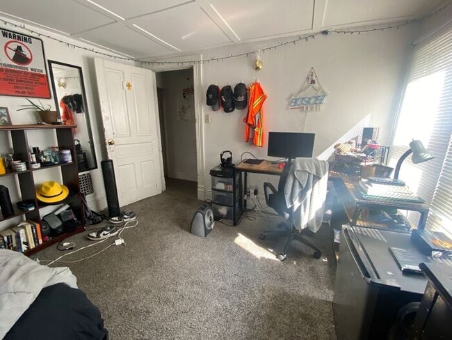 Building Photo - $625 | ROOMMATE WANTED | 7 Bedroom, 3 Bathroom House | Available for Immediate Move-In