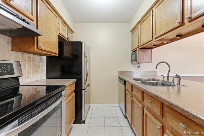 Building Photo - 15090 Northpointe Dr