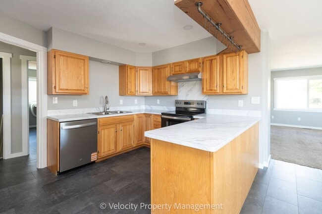 Building Photo - Charming Remodeled Home in Downtown Redmon...