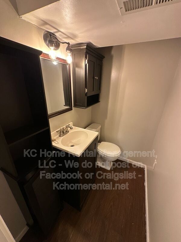 Building Photo - 5029 NE 56th Pl