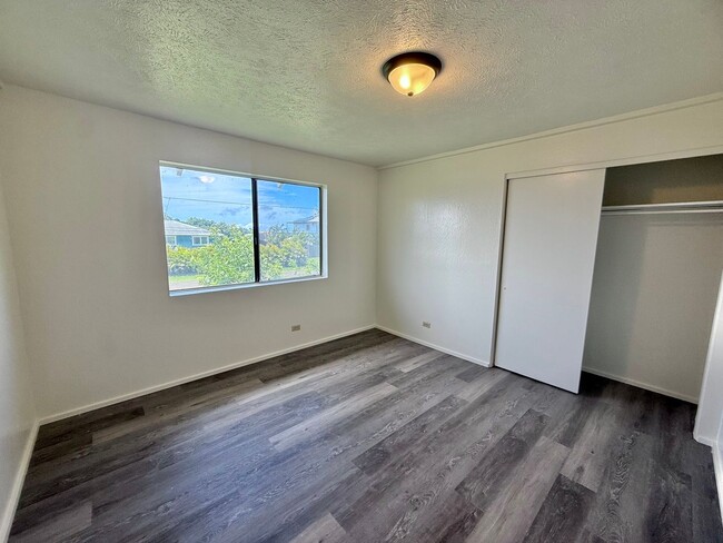 Building Photo - 34 Paina St