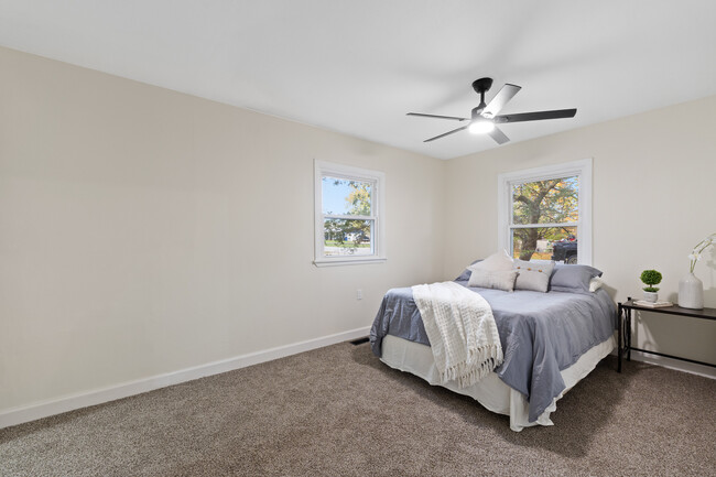 Spacious master bedroom - 25 W Ofallon Dr