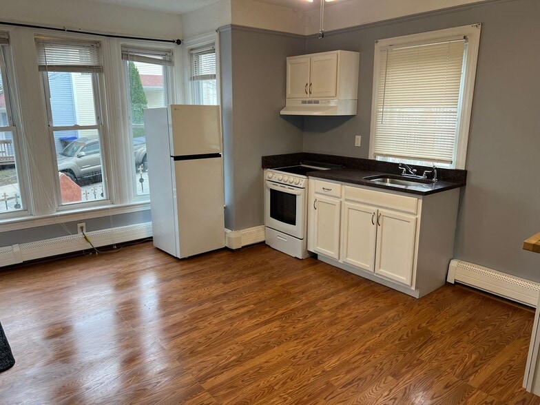 Building Photo - 136 Seamans St