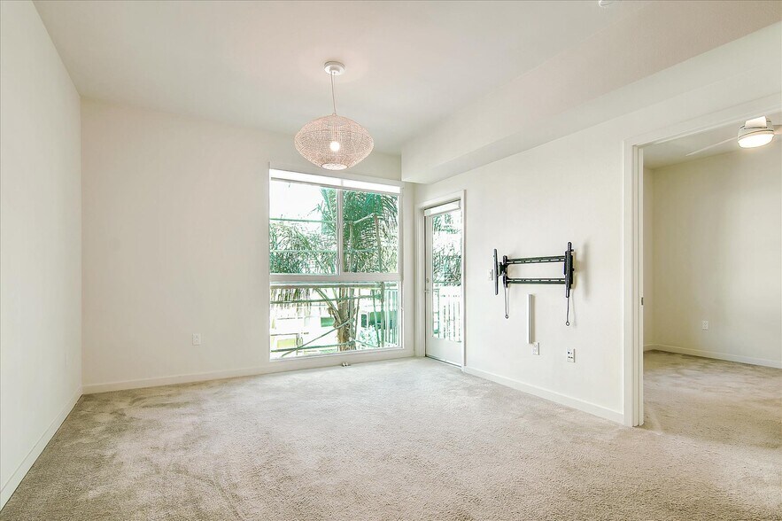 Building Photo - 12655 Bluff Creek Dr