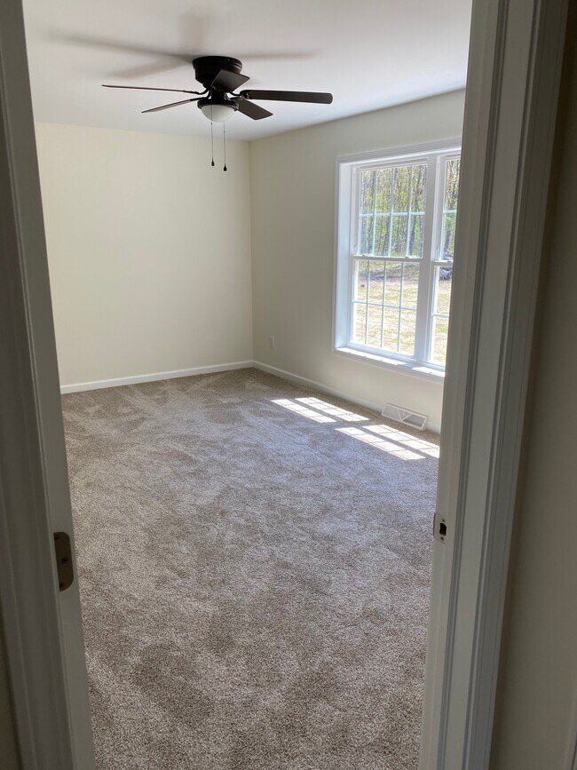 Building Photo - 5 Red Maple Ln