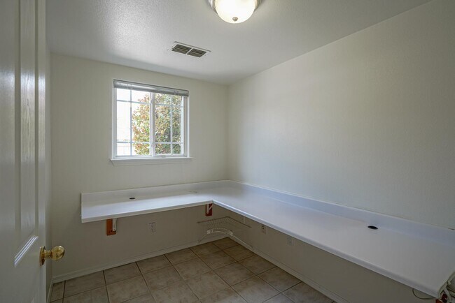 Building Photo - 10427 Crosscut Dr NW