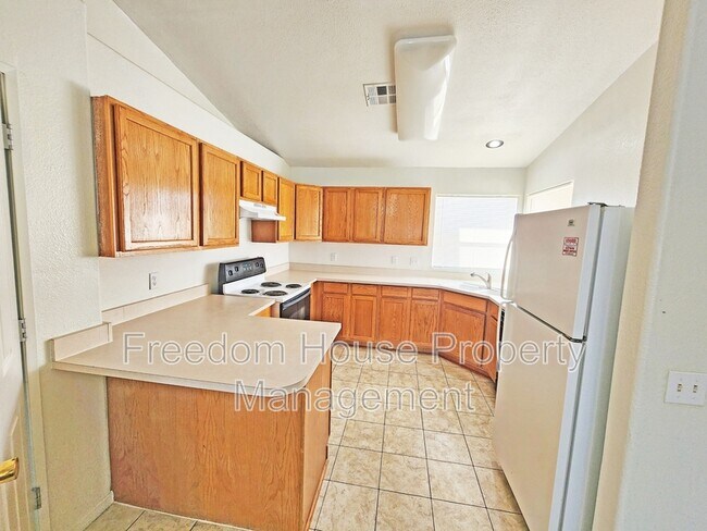 Building Photo - 2321 E Calvada Blvd