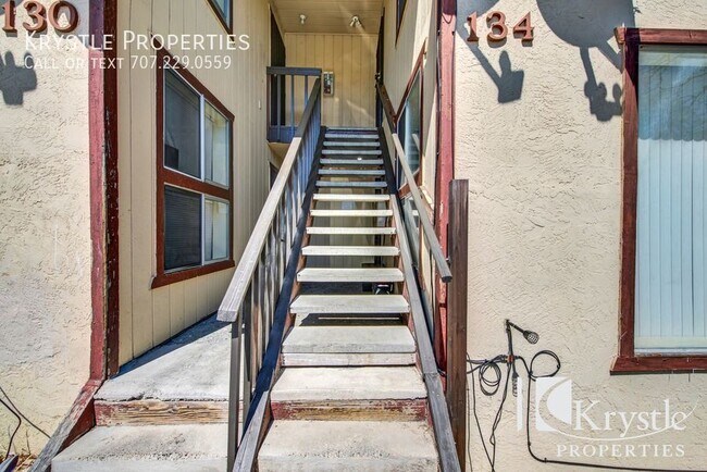 Building Photo - 136 Frisbie St