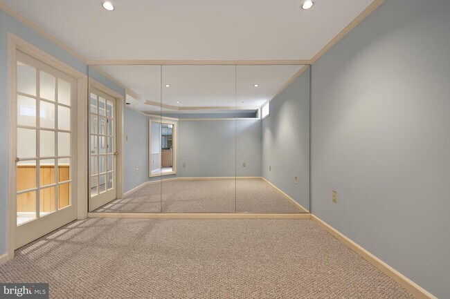 Building Photo - 8815 Surrey Ct