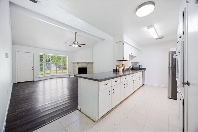 Building Photo - 10815 Montverde Ln