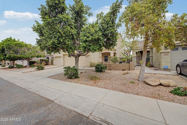 Building Photo - 8770 W Wood Dr