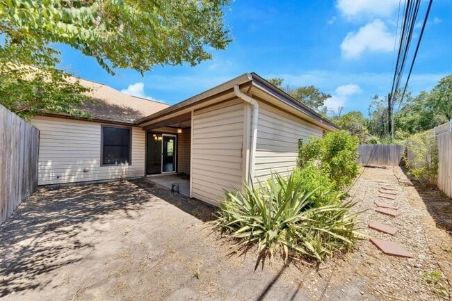 Building Photo - 1207 Gingerlily Cove