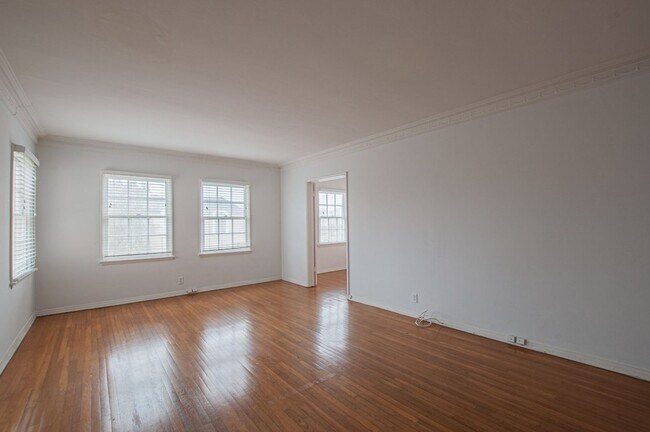Primary Photo - 1056 Carmona Ave