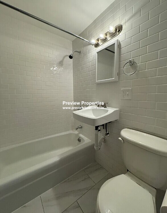 Building Photo - 160 N Beacon St