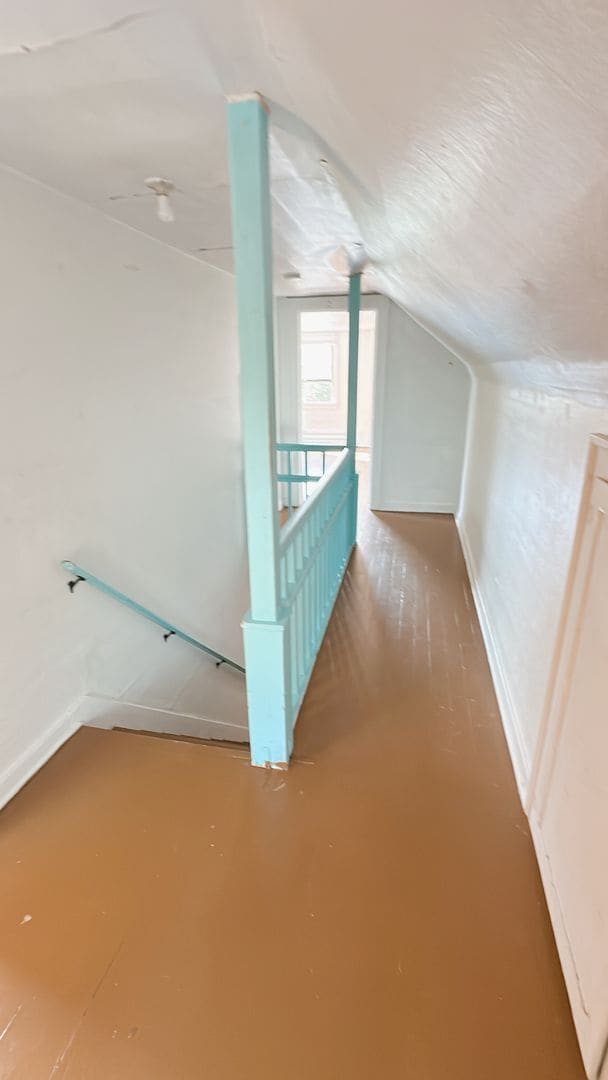 Building Photo - 4 bdrm/1 bath house with garage + large ya...