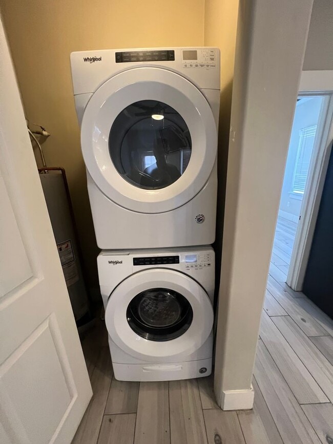 Building Photo - Fully Remodeled 1 Bedroom Duplex Apartment in Historical U of A Neighborhood