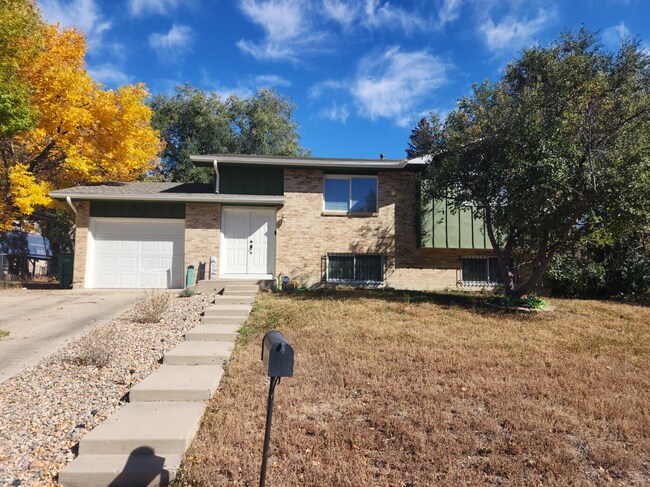 Building Photo - 605 Raemar Dr