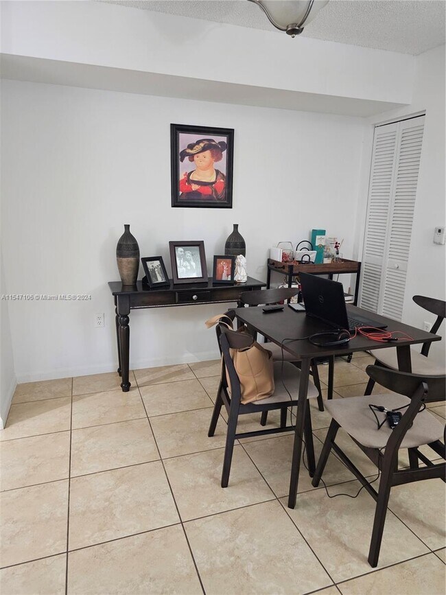 Building Photo - 4832 N State Rd 7