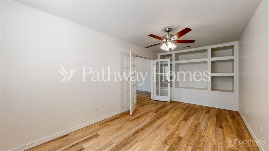 Building Photo - 43290 W Griffis Dr