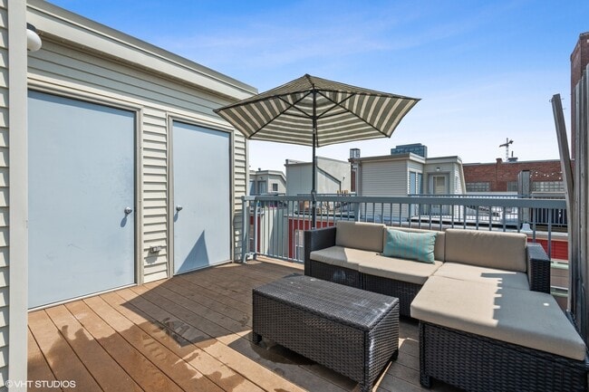 Building Photo - 18 S Aberdeen St