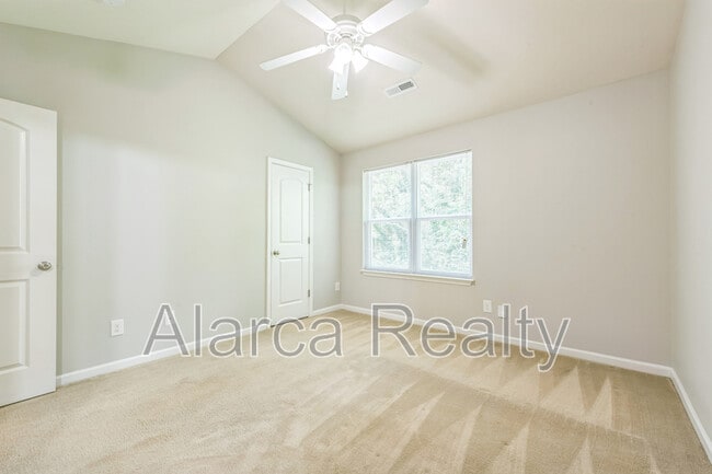 Building Photo - 861 Plaza Walk Dr