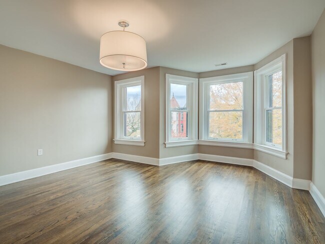 Building Photo - 1022 Park Rd NW