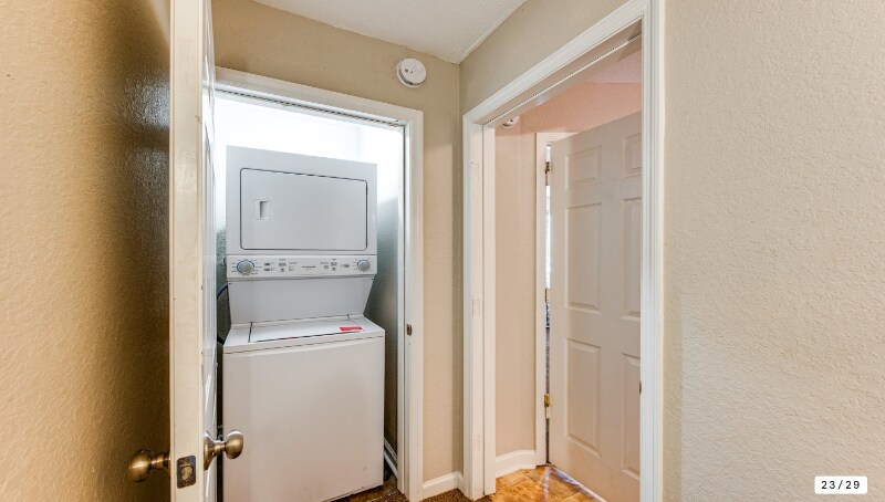 Building Photo - 1329 Nylic St