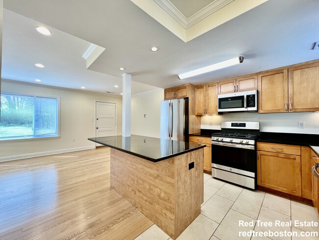 Building Photo - 180 Thornton Rd