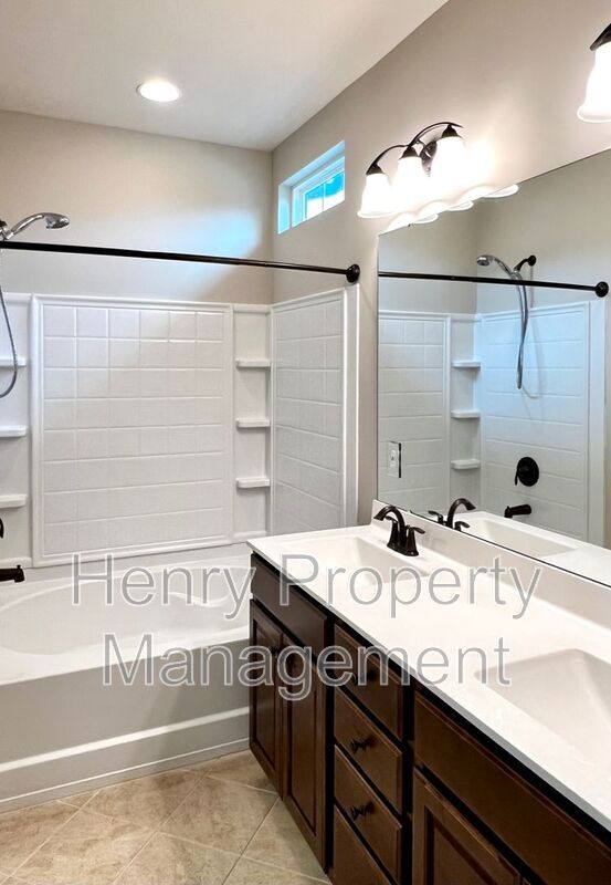 Building Photo - 1413 Regents Ln
