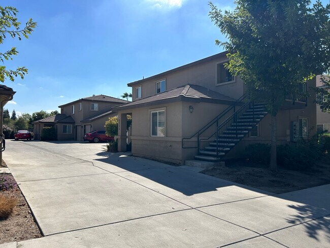 Building Photo - 2221-27  W. Lark