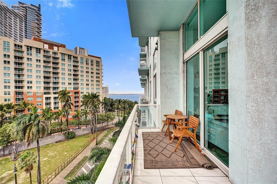 Building Photo - 1900 N Bayshore Dr