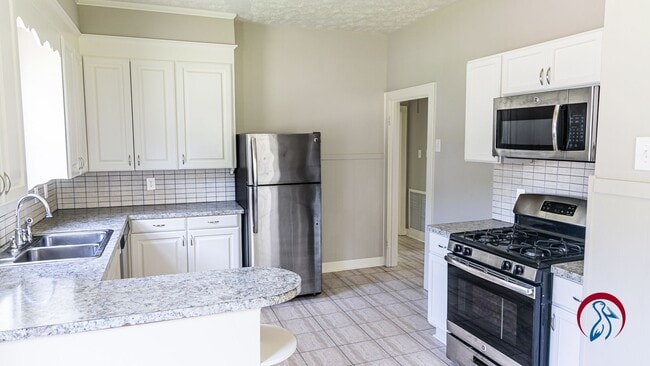 Building Photo - @ bed 1 bath Home for Rent right off 165 i...