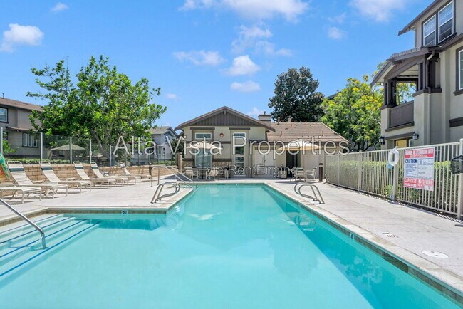 Building Photo - 16912 Laurel Hill Ln