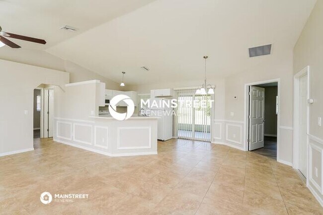 Building Photo - 820 SW 11th Pl