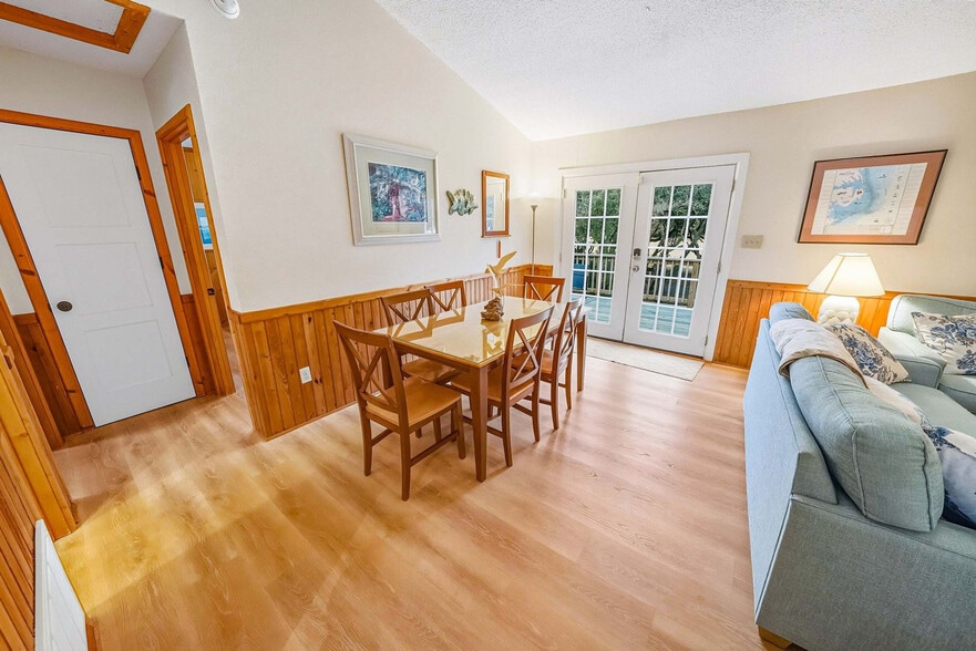 Building Photo - 4240 Johnston Ln