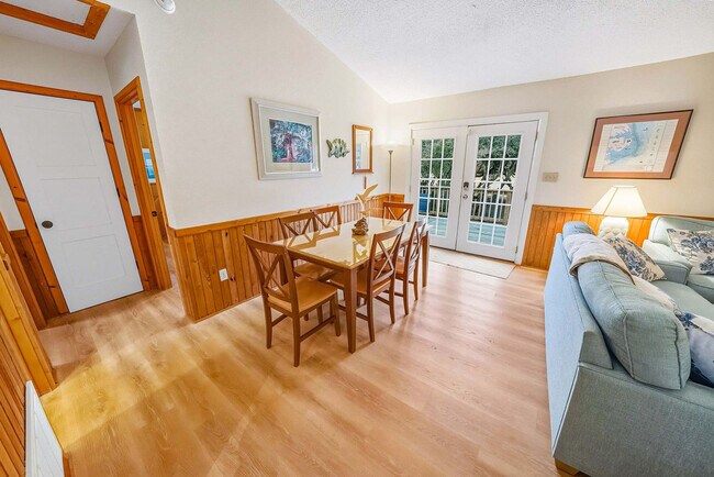 Building Photo - 4240 Johnston Ln