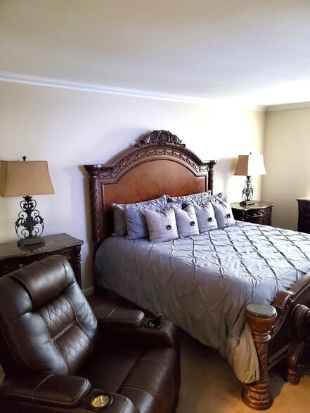 Building Photo - 16420 Ellipse Ter